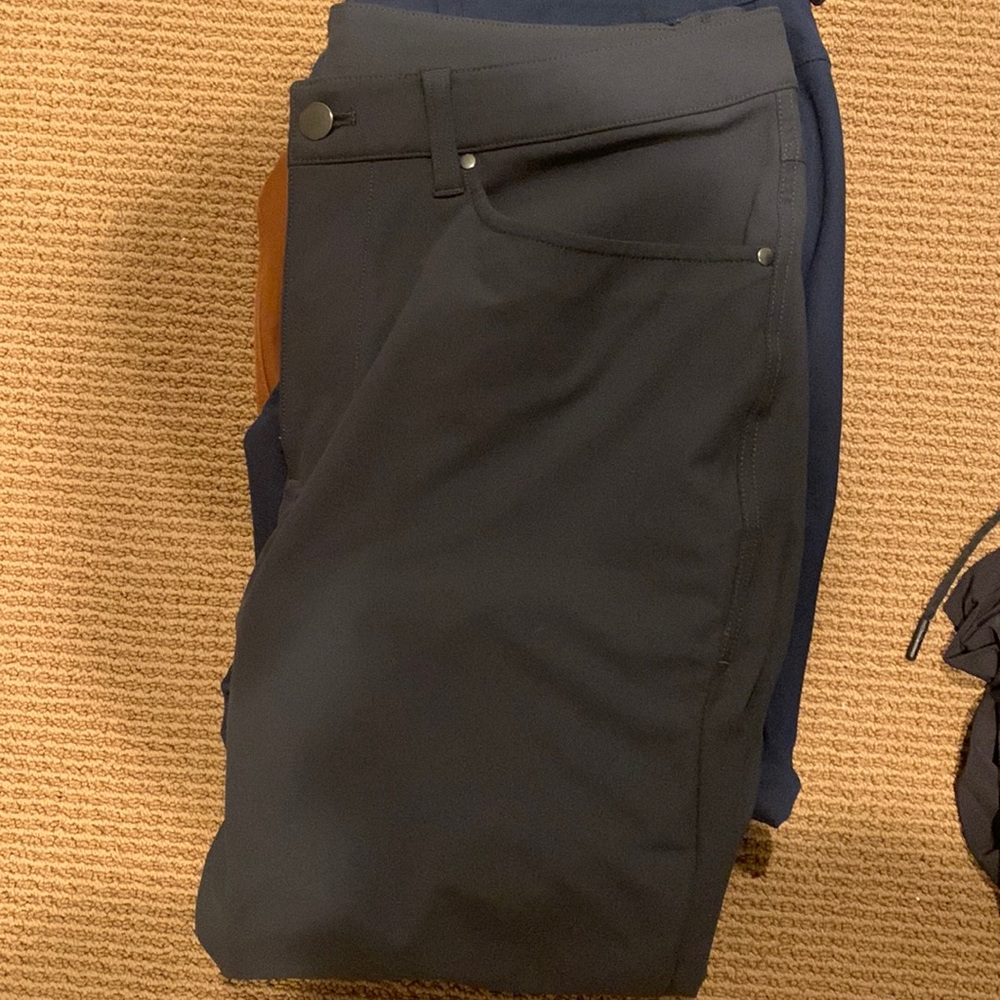 Lululemon 33x30 ABC pant in Obsidian